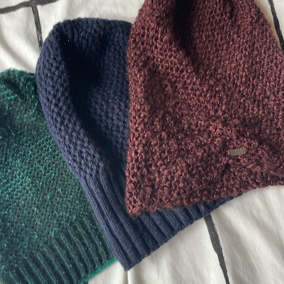 Beanie bundle! Winter hats stay warm - Picture 5 of 11